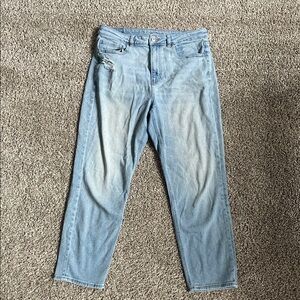 Ladies American Eagle Light Wash Mom Jean
